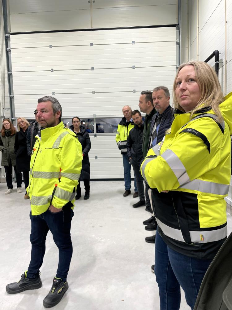 Bilde av prosjektleder Vegar Myren og avdelingsleder på teknisk drift, Marit Kristin Krogstad