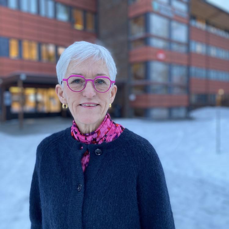 Bilde av Bodil Brå Alsvik, som er personalsjef og assisterende kommunedirektør. 