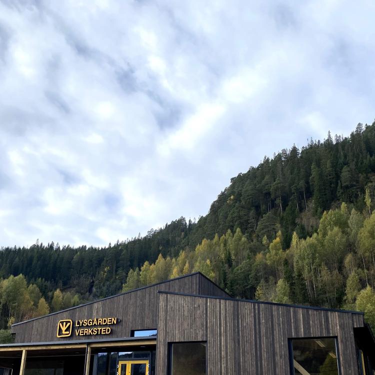 Bilde av det nye Lysgården verksted tidligere i høst.