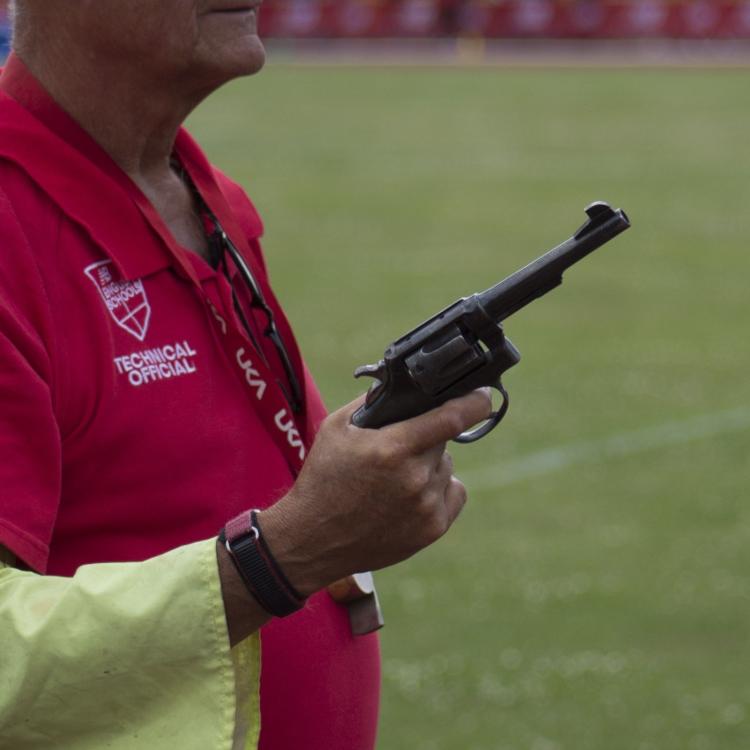 Mann med startpistol